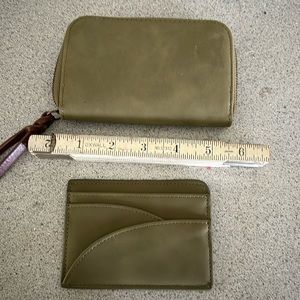 Universal Thread brand wallet and credit card holder